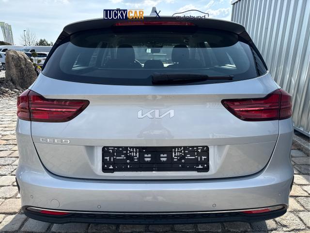 Kia / Ceed / Silber / / / , Beispielbilder, ggf. teilweise mit Sonderausstattung