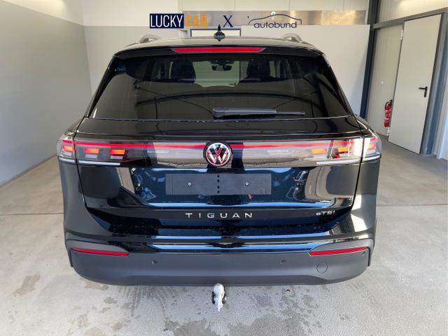 Volkswagen / Tiguan / Schwarz / / / 150PS eTSI DSG AHK+360°+IQ.Light+IQ.Drive+Navi
