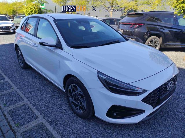 Hyundai i30 Family HB Family*Navi*LED*Shzg*Lhzg*PDC*Cam*16Zoll* 