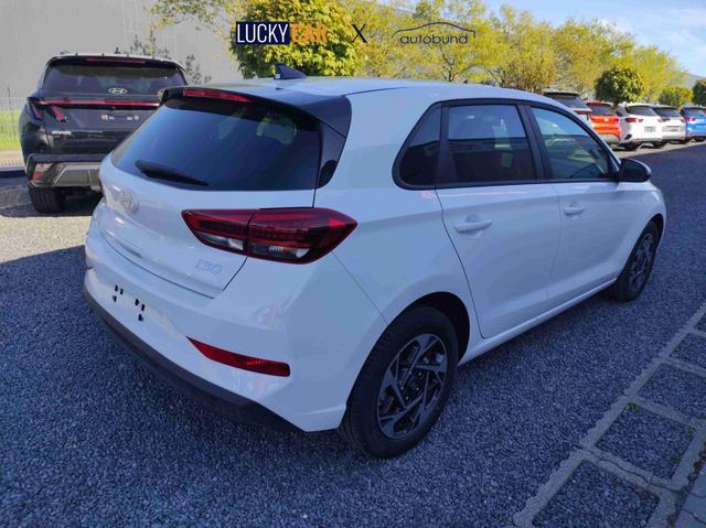 Hyundai i30 Family HB Family*Navi*LED*Shzg*Lhzg*PDC*Cam*16Zoll* 