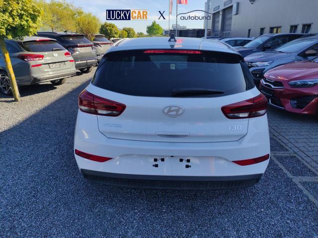 Hyundai i30 Family HB Family*Navi*LED*Shzg*Lhzg*PDC*Cam*16Zoll* 