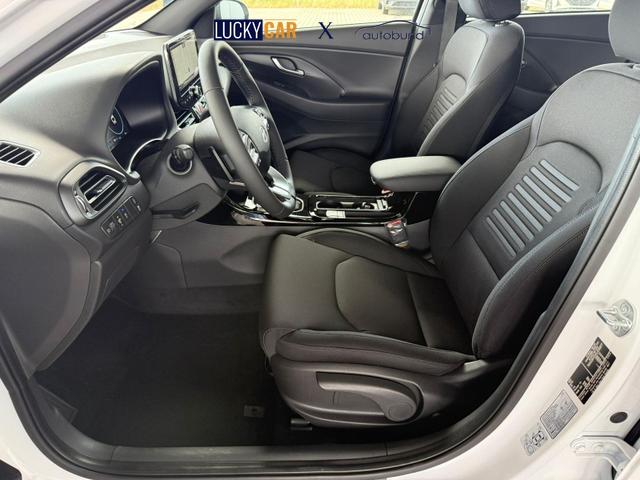Hyundai i30 Fastback Go Plus 1.5 TGDI 48V DCT / Panoramadach ACC Sitz + Lenkradheizung LED Keyless Alu 17" 
