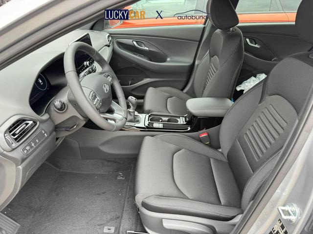 Hyundai i30 Kombi Comfort 1.5 DPI / Sitz + Lenkradheizung LED Navi Tempomat PDC V.&H Kamera Alu 17" 