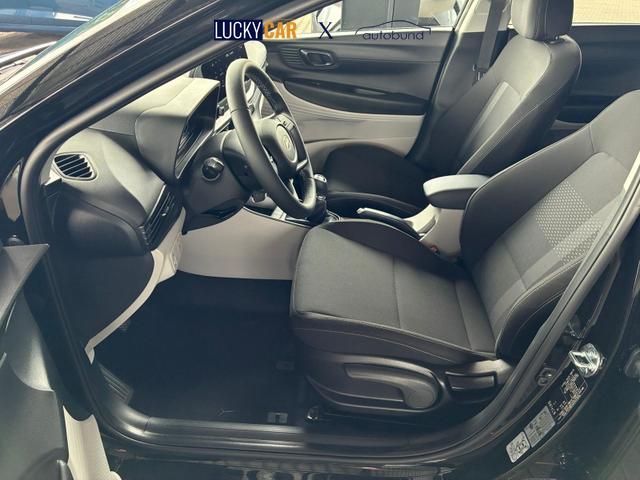 Hyundai i20 Pure 1.2 MPI / Navi PDC Hinten + Kamera Abgedunkelte Scheiben Tempomat Alu 16" 