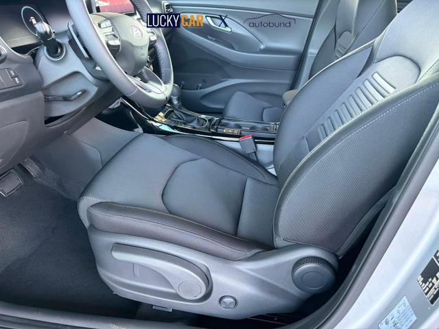 Hyundai i30 Kombi Comfort Plus 1.0 T-GDI DCT Navi/ Totwinkel Assistent/ PDC V&H + Kamera/ Alu 17" 