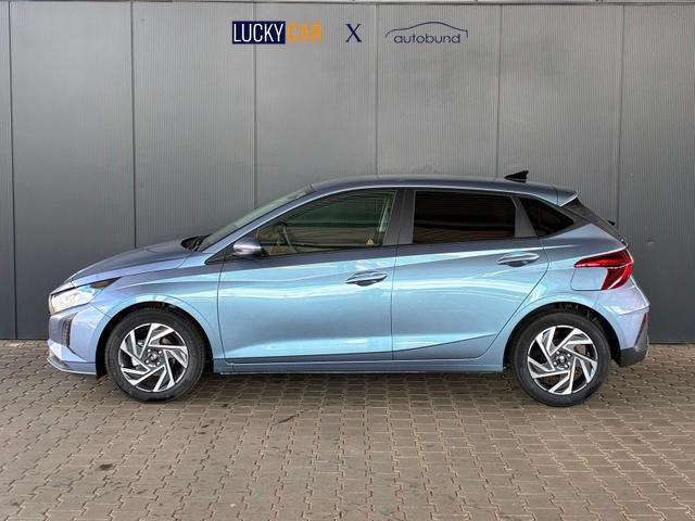 Hyundai i20 Pure 1.2 MPI / Navi PDC Hinten + Kamera Abgedunkelte Scheiben Tempomat Alu 16" 