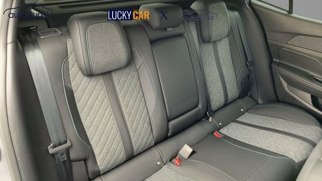 Peugeot 408 ALLURE III 1,6 PHEV 180 EAT digital Cockpit LED Na 