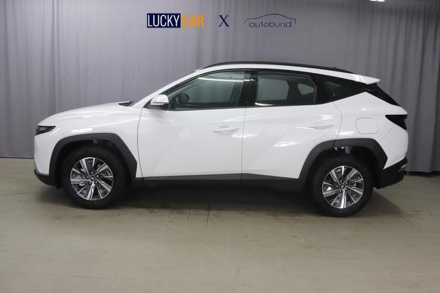 Hyundai Tucson 1.6 T-GDI 6MT 2WD Family MY23 110kW Polar White Sitzpolsterung in Stoff Schwarz
