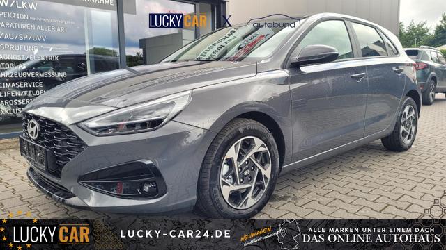 Lagerfahrzeug Hyundai i30 - Family HB Family Navi LED Shzg Lhzg PDC Cam Keyless