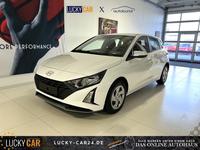 Lagerfahrzeug Hyundai i20 - Comfort 1.2 58 kW (79 PS) Klimaanlage, Navigationssystem, Radio mit DAB, Apple CarPlay & Android Auto, R&uuml;ckfahrkamera, Einparkhilfe hinten, Lichtsensor, Spurhalteassistent, Fernlichtassistent, Verkehrszeichenassistent uvm.