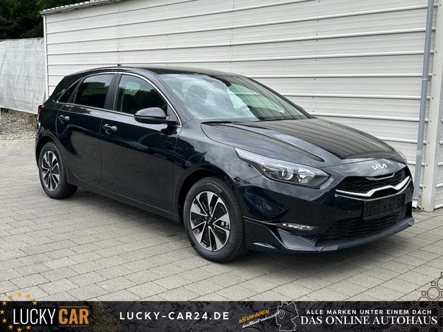 Lagerfahrzeug Kia Ceed - Gold 1.5 T-GDi, DCT Android Auto Navi WinterPak Klimaauto 16" Kamera PrivacyGlas 
