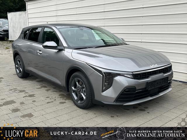 Lagerfahrzeug Kia K4 - Gold 1.6 T-GDi DCT Android Auto Navi Totwinkel SHZ Kamera PrivacyGlas ACC Keyless 2Z Klimaauto 