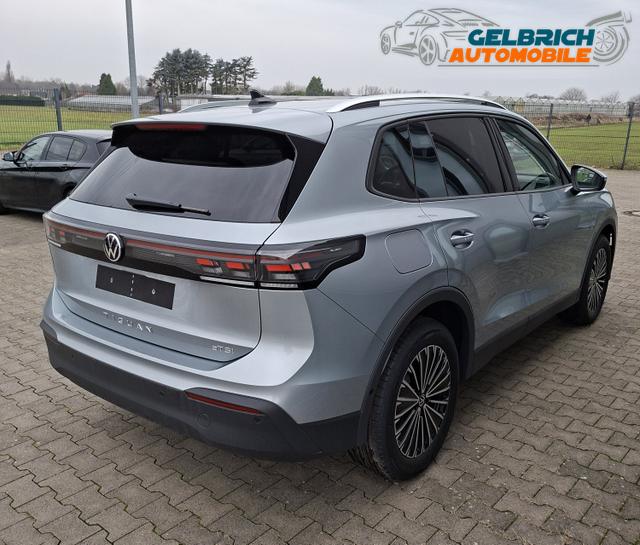 Volkswagen Tiguan LIFE 1.5 eTSI 150PS DSG, Silber-Met, 18" Alu NAPOLI, LED-PLUS-SCHEINWERFER, ELEKTR. HECKKLAPPE, KEYLESS ACCESS, PRIVACY-GLAS, DACHRELING, WINTER-PAKET, ACC, Park Assist, Parksensoren, Kamera, 3-Zonen-Climatronic, Radio/Wireless App-Connect, Digitales Cockpi 