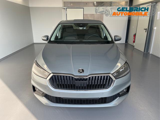 Skoda / Fabia / Silber / / / 115PS DSG GV5+AHK+Alu+Kessy+Climatronic+Sitzheiz+Kamera+Sunset