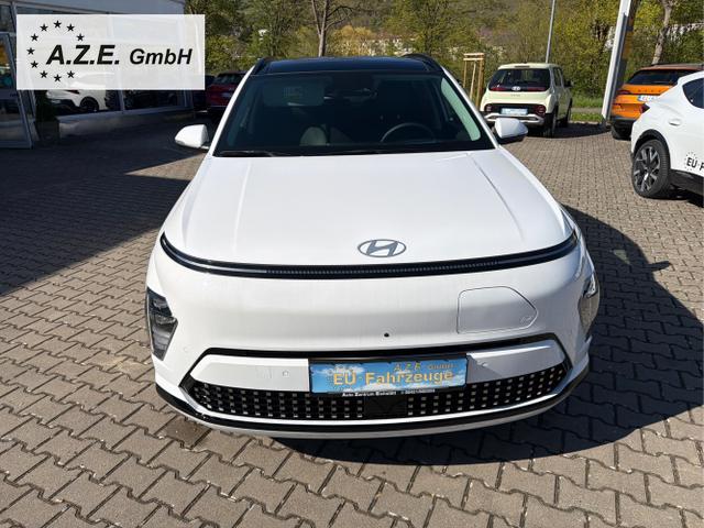 Hyundai / KONA Elektro / Wei&szlig; / / / Executive 65,4 kWh *NAVI*HUD*360&deg; KAMERA*EL.KLAPPE*PANO*V2L*