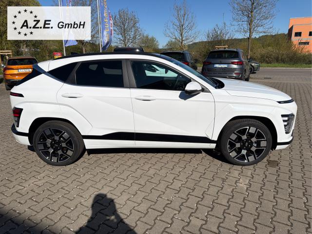 Hyundai / KONA Elektro / Wei&szlig; / / / Executive 65,4 kWh *NAVI*HUD*360&deg; KAMERA*EL.KLAPPE*PANO*V2L*