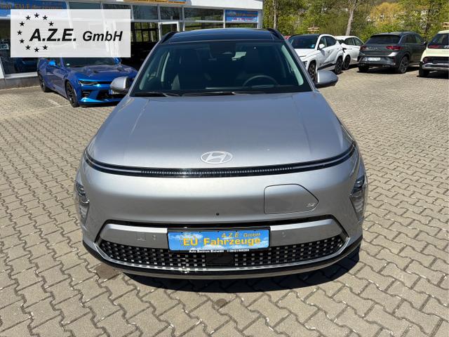 Hyundai / KONA Elektro / Silber / / / Executive 65,4 kWh *NAVI*HUD*360&deg; KAMERA*EL.KLAPPE*PANO*V2L*