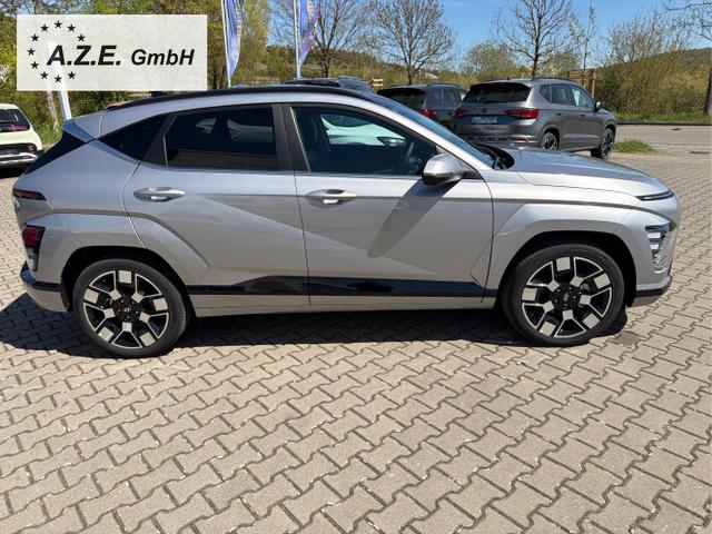 Hyundai / KONA Elektro / Silber / / / Executive 65,4 kWh *NAVI*HUD*360&deg; KAMERA*EL.KLAPPE*PANO*V2L*