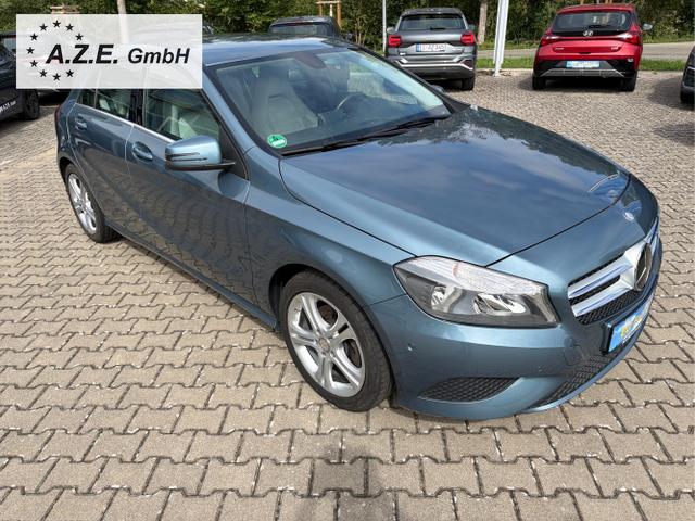 Mercedes-Benz / A-Klasse / Blau / / / A 180 Urban BlueEfficiency *AHK*