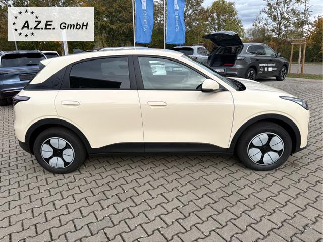 Geely / E2 / Beige / / / E2 MAX 47,14 kWh *NAVI*SH*LHZ*TWA*KAMERA*PDC*LED*8J. GAR.*