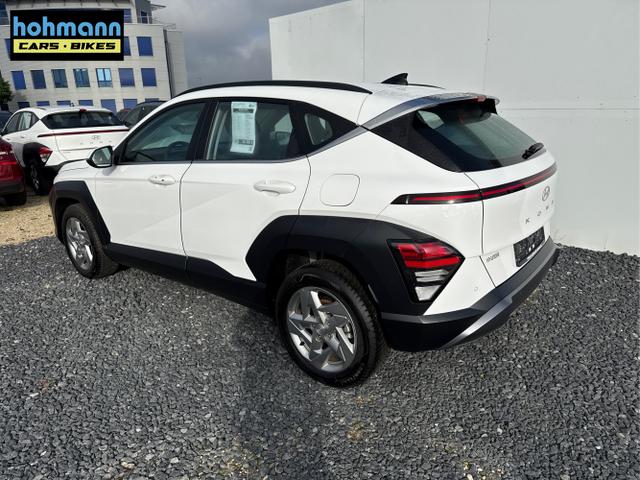 Hyundai / KONA / Weiß / / / DCT 198PS NAVI SHZ ACC PDC v+h 
