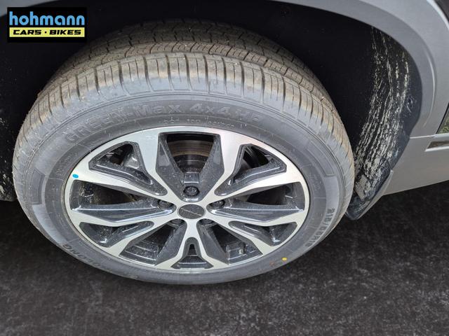 DFM / DFM Forthing 3 / Schwarz / / / 