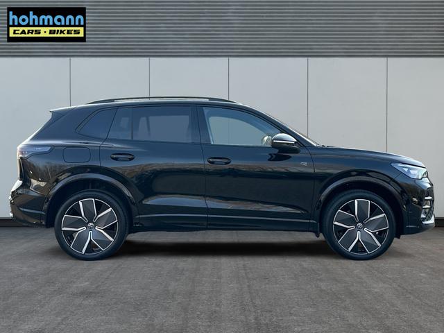 Volkswagen / Tiguan / Schwarz / / / 4 MOT+AHK+NAVI+PANORAMA+EL. HECK.+20 ALU