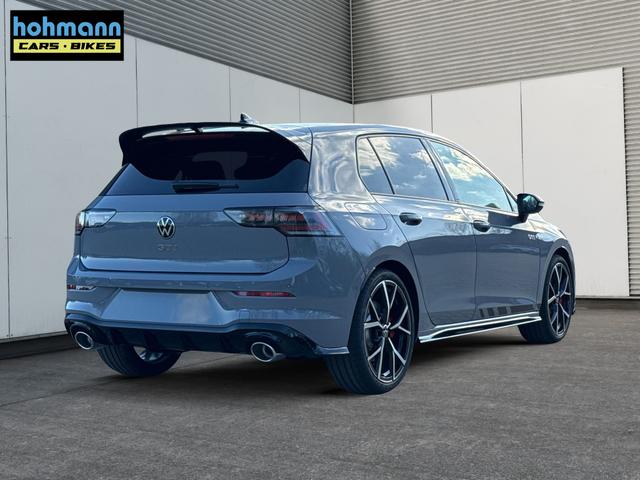 Volkswagen / Golf / Grau / / / PANO+MATRIX+HUD+HARMAN+NAVI+360 KAMERA+19 LM