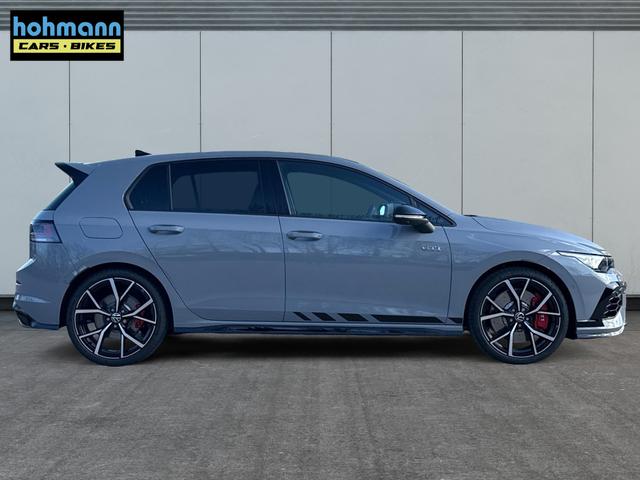 Volkswagen / Golf / Grau / / / PANO+MATRIX+HUD+HARMAN+NAVI+360 KAMERA+19 LM