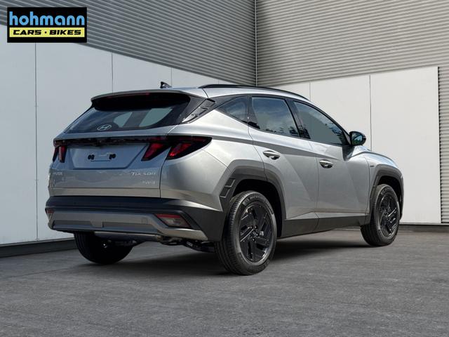 Hyundai / TUCSON / Silber / / / Hybrid NAVI+KAMERA+SHZ+LED+TEMPOMAT+17 ALU+PDC, Beispielbilder, ggf. teilweise mit Sonderausstattung