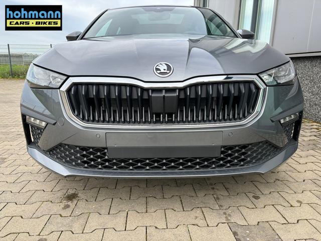 Skoda Scala Extra 1.0 TSI 95PS, 5 Jahre Garantie, 16" Alu, Parksensoren hinten, Rückfahrkamera, Sitzheizung, Climatronic, SunSet, Tempomat, Radio 8" + Smartlink, Full-LED-Scheinwerfer, NSW, Virtual Cockpit, Armlehne, M-Lederlenkrad, Easy Start 