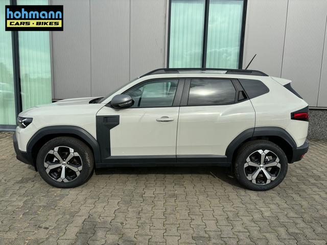 Dacia Duster Journey 1.6 HYBRID 140 AUTOMATIK (Benzin/Elektro), 18" Alufelgen "TAGASAN", Klimaautomatik, Hands-free, Rückfahrkamera, Parksensoren hinten, LED-Scheinwerfer, NAVI MEDIA LIV 10", Abgedunkelte Scheiben, Nebelscheinwerfer, Armlehne, Dachreling, Tempomat 