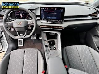 Cupra Terramar Basis 1.5 e-HYBRID (Plug-In-Hybrid) 204PS DSG, 5 Jahre Garantie, 18" Alu, Climatronic, Parksensoren vorn/hinten, Rückfahrkamera, Tempomat, Media 12,9" + Full Link, M-Lederlenkrad, Dachreling, LED-Scheinwerfer 