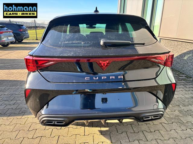 Cupra Leon Basis 1.5 TSI 150PS, 5 Jahre Garantie, METALLIC EDGE-PAKET (KEYLESS, ALARM, R&Uuml;CKFAHRKAMERA), SCHALENSITZE / FAHRERSITZ ELEKTRISCH, SITZHEIZUNG, 18" ALU, LED-Scheinwerfer, 3Z-Climatronic, ACC/Tempomat, Digitales Cockpit, Full Link, Parksensoren v/h, Privacy-Gla 