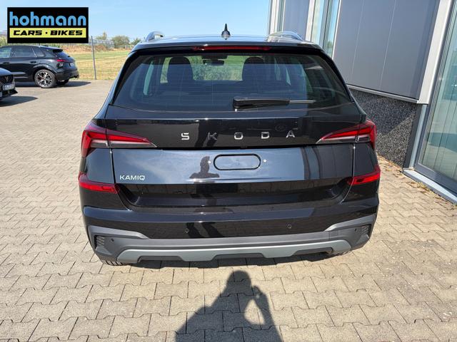 Skoda Kamiq Selection 1.0 TSI 115PS, 5J GARANTIE, Schwarz-METALLIC, ELEKTR. HECKKLAPPE, ANH&Auml;NGERKUPPLUNG, BEH. FRONTSCHEIBE, Sitzheizung, Lenkradheizung, Ladeboden var, ACC, SIDE Assist, Virtual Cockpit 10", Parksensoren v/h, Kamera, KESSY, Privacy-Glas, 16" Alu, Climatronic 