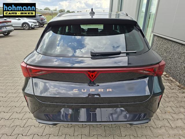 Cupra Leon Sportstourer Basis 1.5 eTSI 150PS DSG (AUTOMATIK), SCHWARZ, ANH&Auml;NGERKUPPLUNG, ELEKTR. HECKKLAPPE, KESSY, ALARM, R&Uuml;CKFAHRKAMERA, 18" Alu, Sitzheizung, M-Lederlenkrad beheizt, Parksensoren vorne und hinten, Adaptiver Tempomat, 3-Zonen-Climatronic, Radio 12,9" + Full Link 