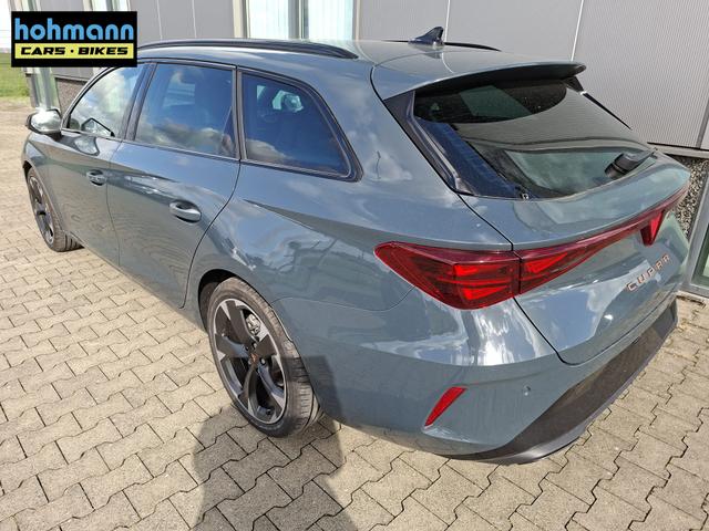 Cupra Leon Sportstourer Basis 1.5 eTSI 150PS DSG (AUTOMATIK), Fjord-Blau, ANH&Auml;NGERKUPPLUNG, ELEKTR. HECKKLAPPE, KESSY, ALARM, R&Uuml;CKFAHRKAMERA, 18" Alu, Sitzheizung, M-Lederlenkrad beheizt, Parksensoren vorne und hinten, Adaptiver Tempomat, 3-Zonen-Climatronic, Radio 12,9" + Full Link 