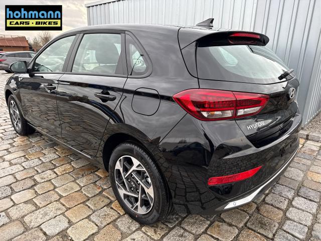 Hyundai / i30 / Schwarz / / / 