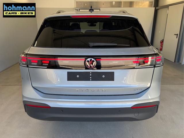 Volkswagen / Tiguan / Silber / / / 150PS DSG IQ.Light