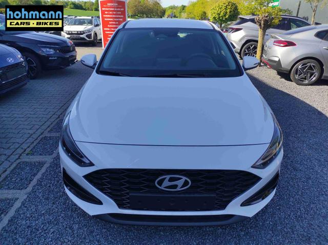 Hyundai i30 Family HB 1.6 GO*Navi*LED*Shzg*Lhzg*PDC*Cam*16Zoll* 