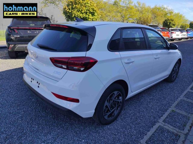Hyundai i30 Family HB 1.6 GO*Navi*LED*Shzg*Lhzg*PDC*Cam*16Zoll* 