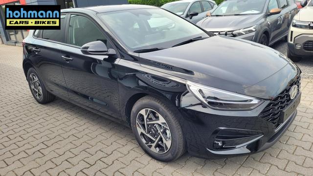 Hyundai i30 Family HB 1.6 GO*Navi*LED*Shzg*Lhzg*PDC*Cam*16Zoll* 
