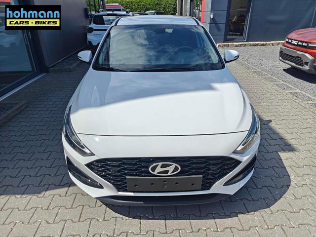 Hyundai i30 Family HB 1.6 GO*Navi*LED*Shzg*Lhzg*PDC*Cam*16Zoll* 