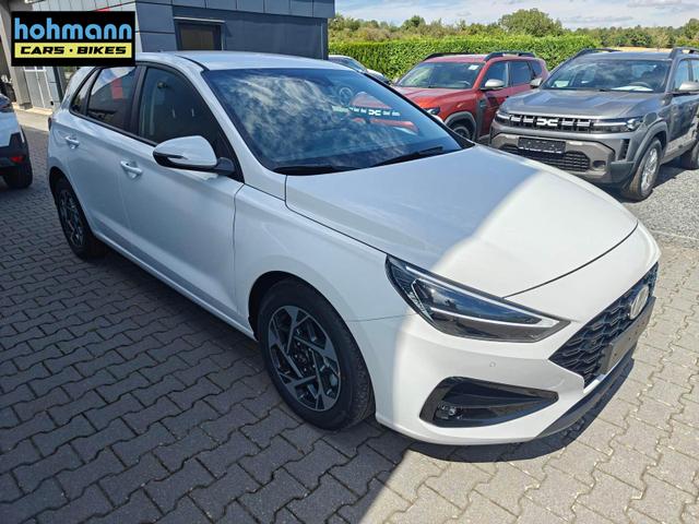 Hyundai i30 Family HB 1.6 GO*Navi*LED*Shzg*Lhzg*PDC*Cam*16Zoll* 