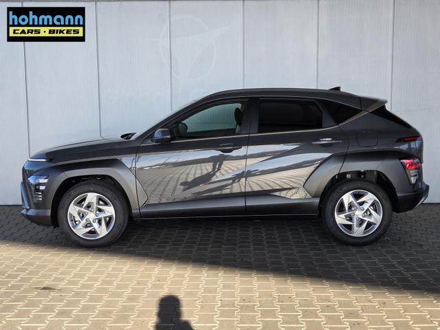 Hyundai KONA Prime 1.6 T-GDI 4WD DCT / ACC LED 4x Shz + Lenkradheizung Keyless Privacy Alu 17" *Frei Haus geliefert, ab der 2. Bestellung* 