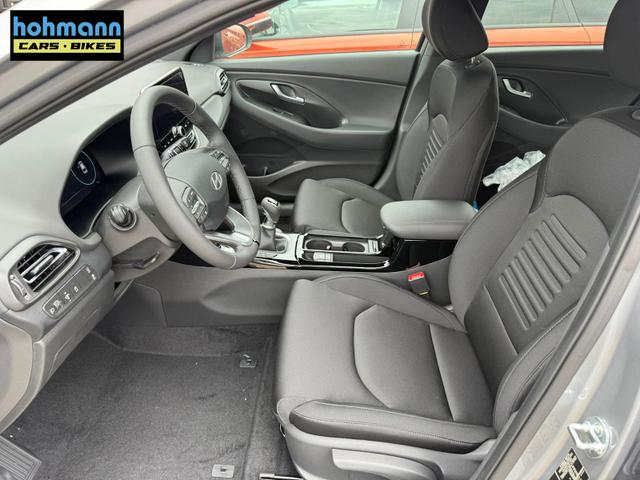 Hyundai i30 Kombi Comfort 1.5 DPI / Sitz + Lenkradheizung LED Navi Tempomat PDC V.&H Kamera Alu 17" 