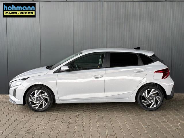 Hyundai i20 Pure 1.2 MPI / Navi PDC Hinten + Kamera Abgedunkelte Scheiben Tempomat Alu 16" 
