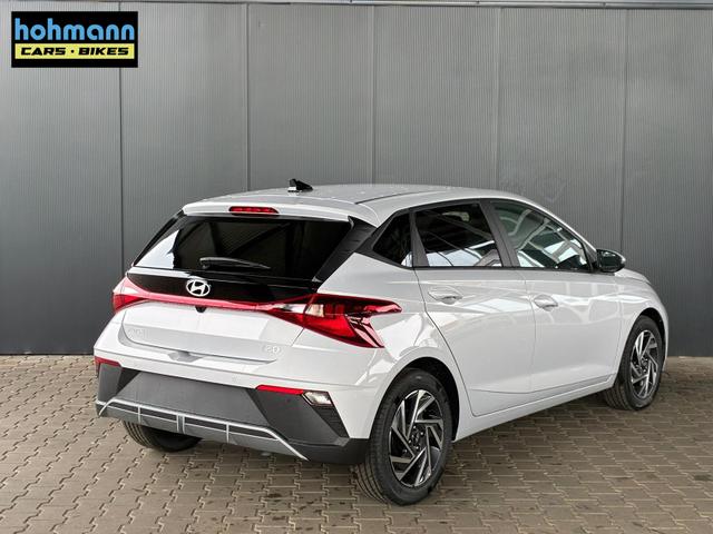 Hyundai i20 Pure 1.2 MPI / Navi PDC Hinten + Kamera Abgedunkelte Scheiben Tempomat Alu 16" 