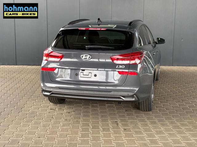 Hyundai i30 Kombi Comfort Plus 1.0 TGDI DCT / Navi Sitz + Lenkradheizung PDC V&H Kamera LED Alu 17" 