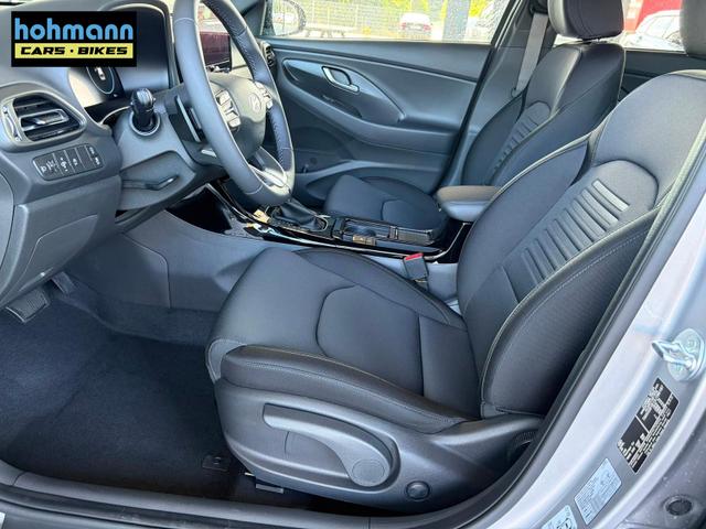 Hyundai i30 Kombi Comfort Plus 1.0 TGDI DCT Navi / Adaptiver Tempomat/ Totwinkel Assistent/ Alu 17" 